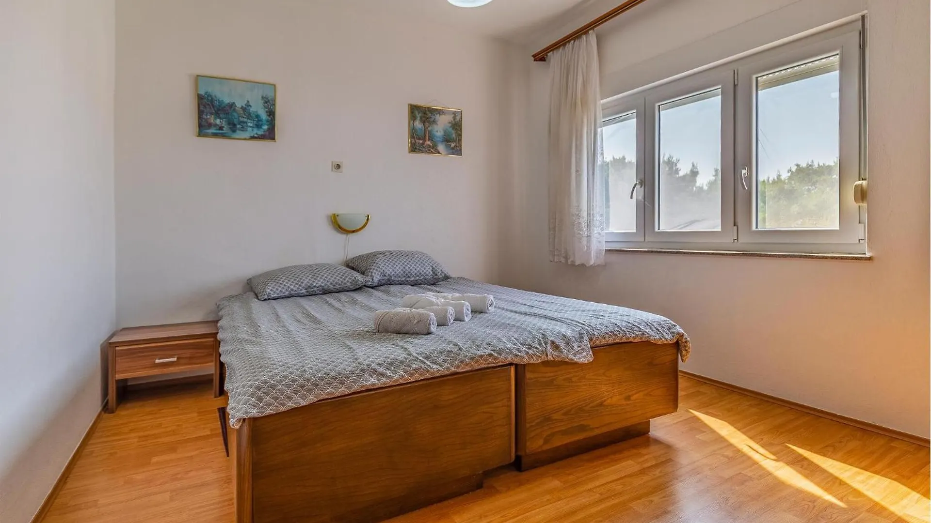 Two Bedroom Cozy Apartment In Ližnjan