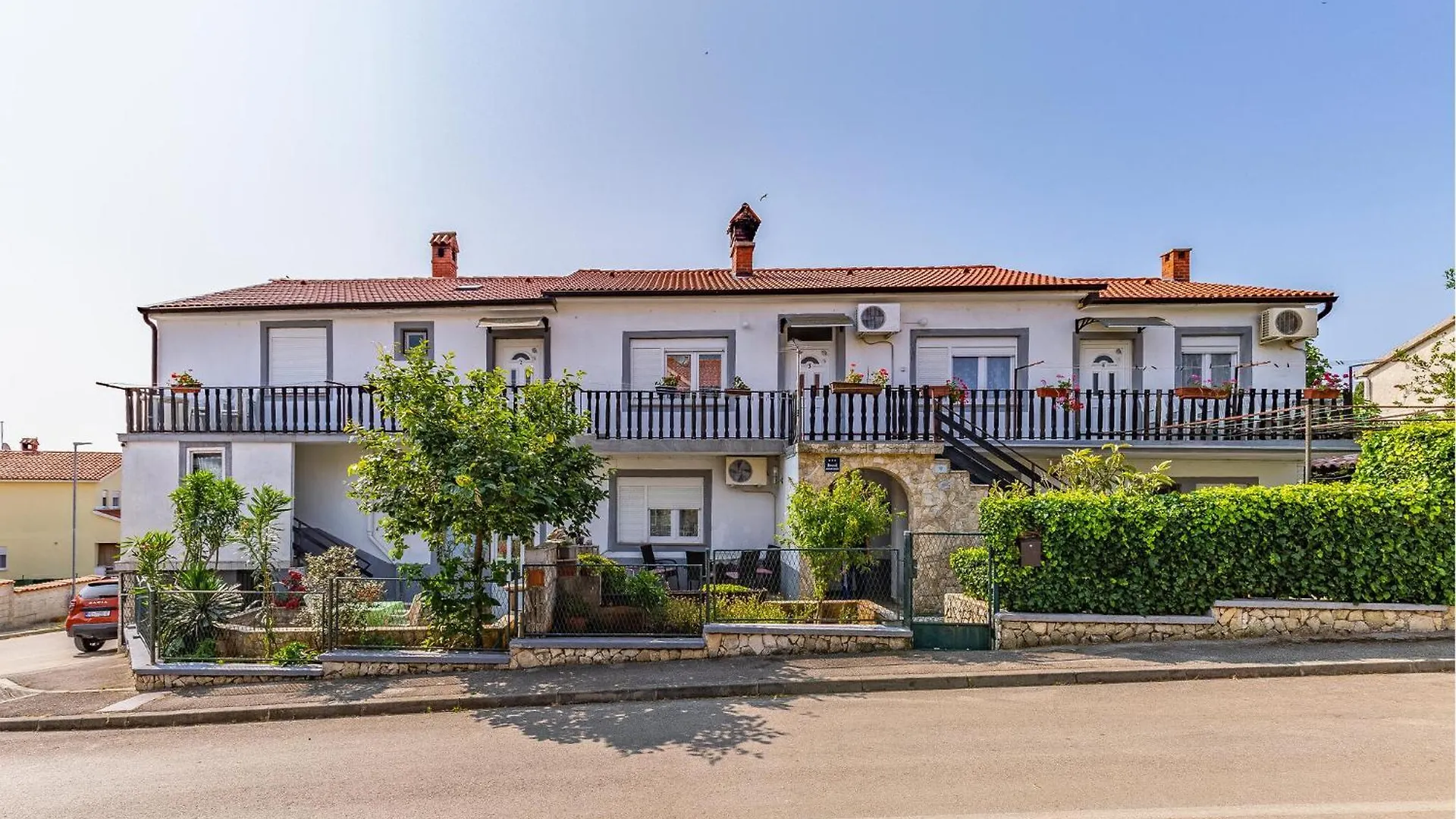 Two Bedroom Cozy Apartment In Ližnjan 克罗地亚