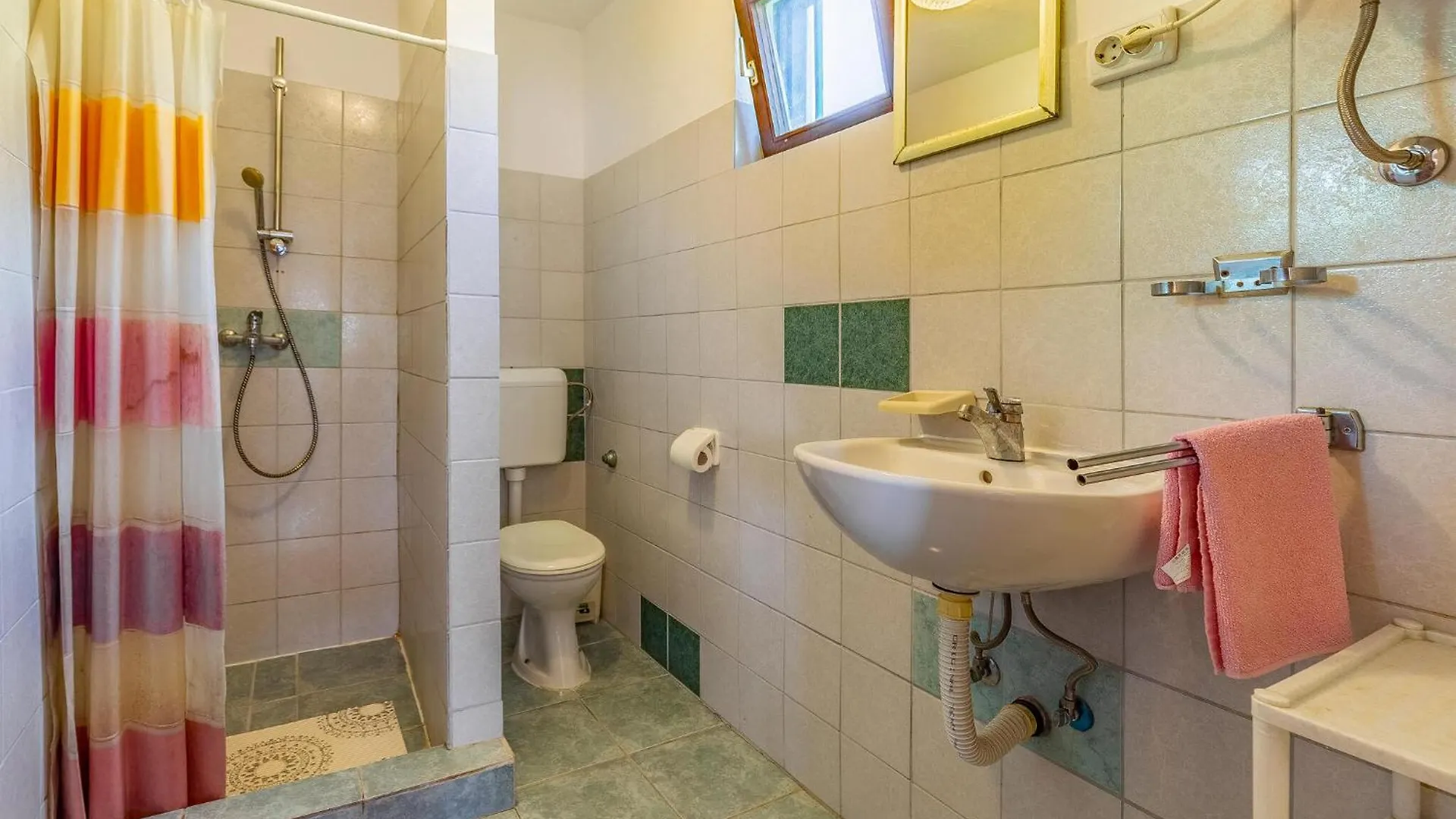 Two Bedroom Cozy Apartment In Ližnjan クロアチア
